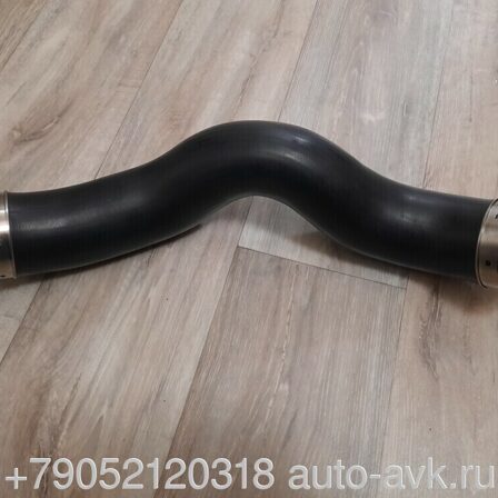 BMW 5 G30/G31 Патрубок интеркулера 11618572859 1161 8572859